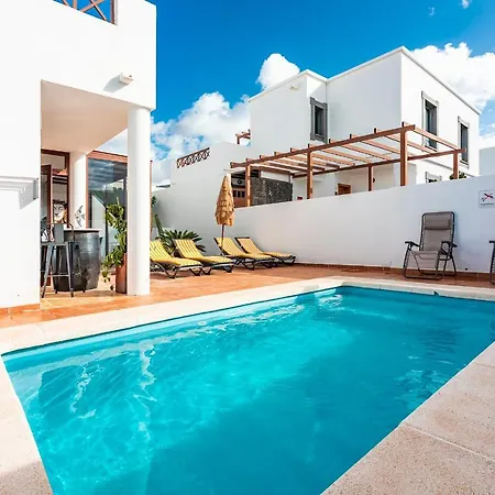 Casa Ernesto Villa *